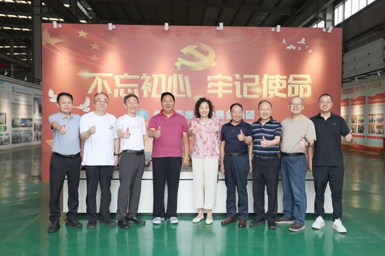 La ex directora adjunta de la Administración Estatal de Granos, Zhang Guifeng, y su delegación visitan Huatai para investigación y orientación